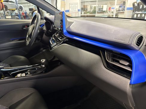 Used 2021 Toyota C-HR XLE image 33