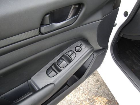 Used 2024 Nissan Altima 2.5 S FWD image 18
