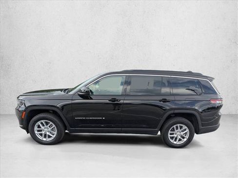 Used 2025 Jeep Grand Cherokee L Laredo RWD image 8