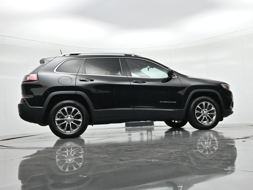 Used 2019 Jeep Cherokee Latitude Plus w/ Cold Weather Group AWD/4WD image 22