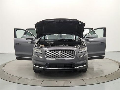 Used 2021 Lincoln Nautilus Reserve image 11