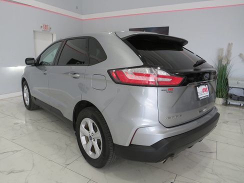 Used 2020 Ford Edge SE image 5