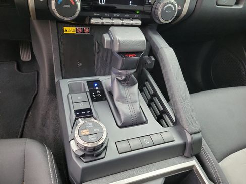 Used 2024 Toyota Tacoma TRD Off-Road image 17