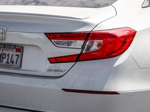 Used 2018 Honda Accord Sport image 12