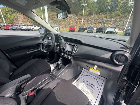 New 2025 Nissan Kicks Play S FWD image 10