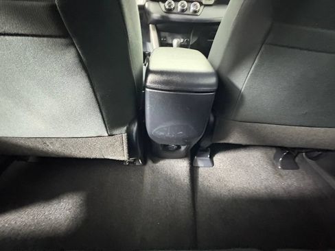 Used 2017 Toyota RAV4 LE AWD/4WD image 28