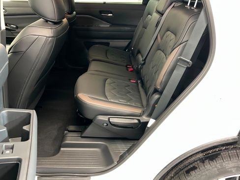 New 2026 Nissan Pathfinder Platinum image 21