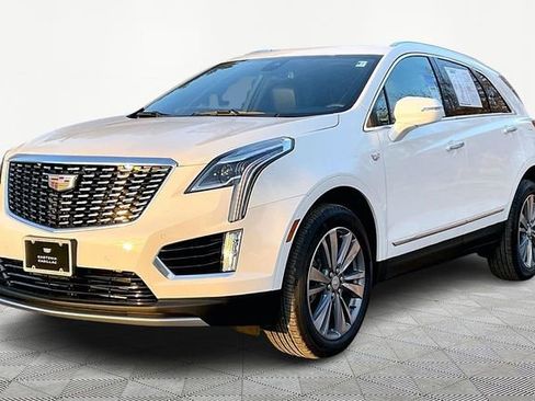 Used 2025 Cadillac XT5 Premium Luxury image 3