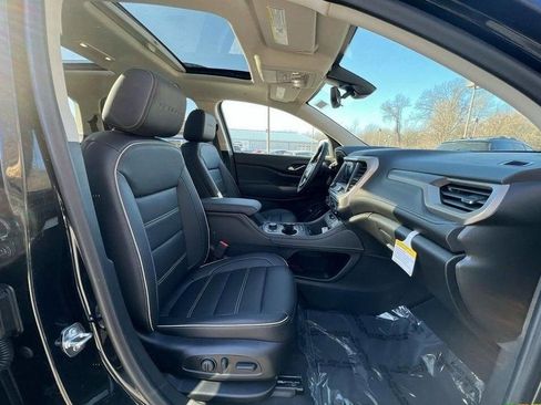 Used 2023 GMC Acadia Denali w/ Black Diamond Edition image 10