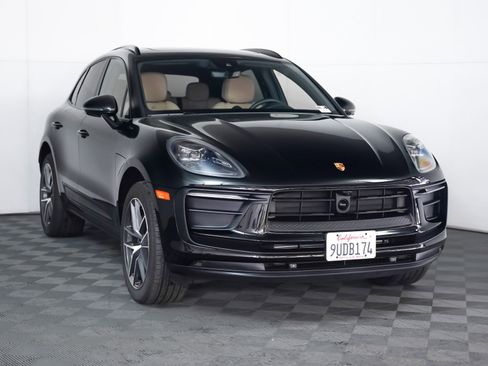 Certified 2025 Porsche Macan image 8