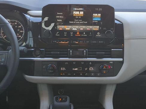 New 2025 Nissan Pathfinder SL image 18