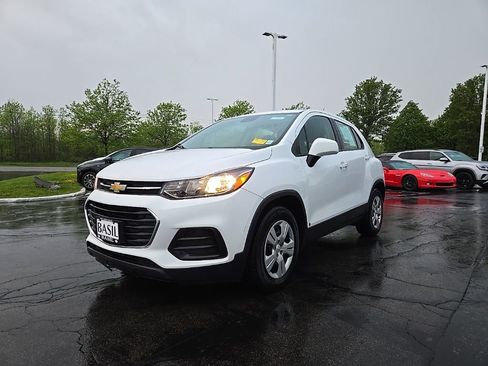 Used 2018 Chevrolet Trax LS FWD image 1