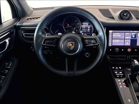Used 2026 Porsche Macan AWD/4WD image 16