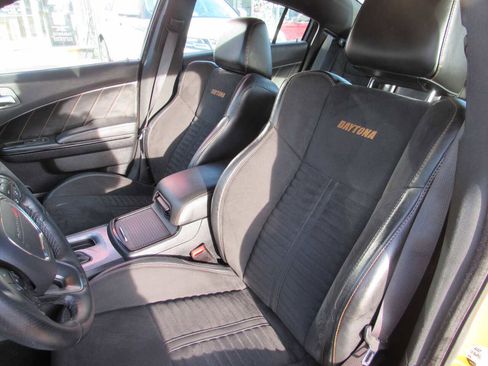 Used 2017 Dodge Charger R/T image 9