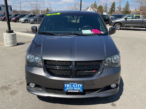 Used 2016 Dodge Grand Caravan SXT image 12