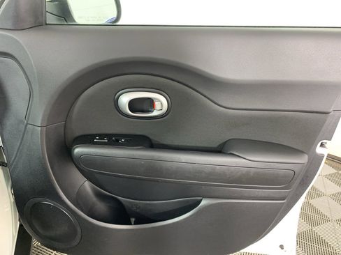 Used 2016 Kia Soul + image 37