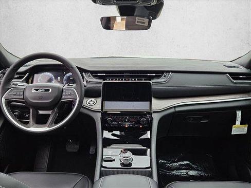 New 2025 Jeep Grand Cherokee Limited image 15