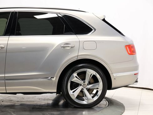 Used 2020 Bentley Bentayga Plug-In Hybrid image 10