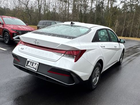 New 2026 Hyundai Elantra SE FWD image 6
