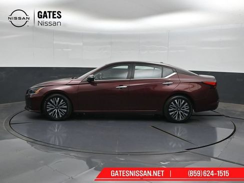 Used 2025 Nissan Altima 2.5 SV FWD image 7