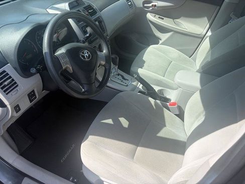 Used 2013 Toyota Corolla LE FWD image 9