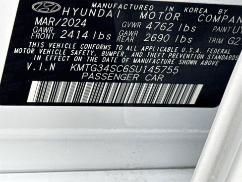 Used 2025 Genesis G70 2.5T image 35