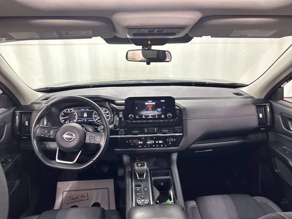 Used 2023 Nissan Pathfinder SV w/ SV Premium Package AWD/4WD image 18
