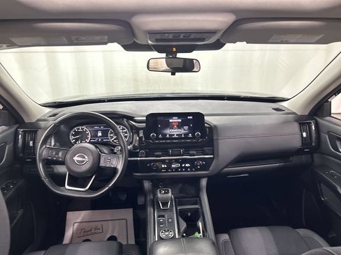 Used 2023 Nissan Pathfinder SV w/ SV Premium Package AWD/4WD image 18