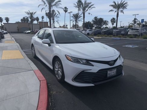 Used 2021 Toyota Camry LE image 32