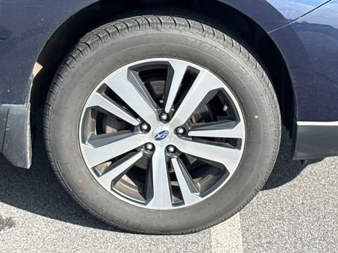 Used 2018 Subaru Outback 2.5i Limited AWD/4WD image 11