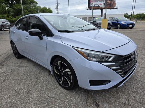 Used 2023 Nissan Versa SR w/ Electronics Package FWD image 3