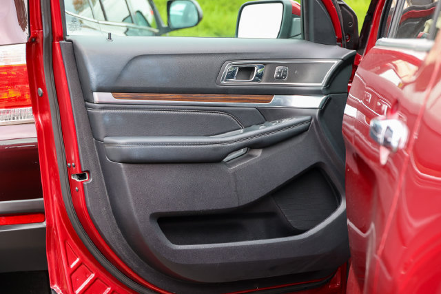 Used 2019 Ford Explorer Limited AWD/4WD image 4