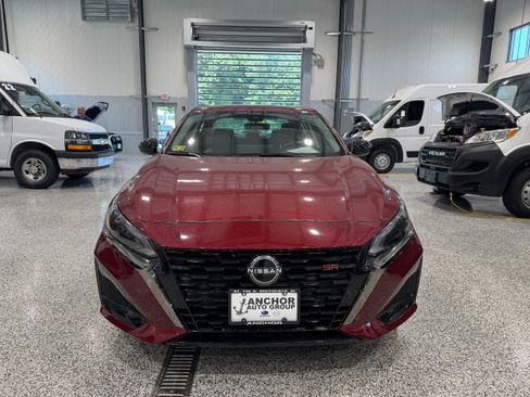 Used 2024 Nissan Altima 2.5 SR w/ SR Premium Package AWD/4WD image 3