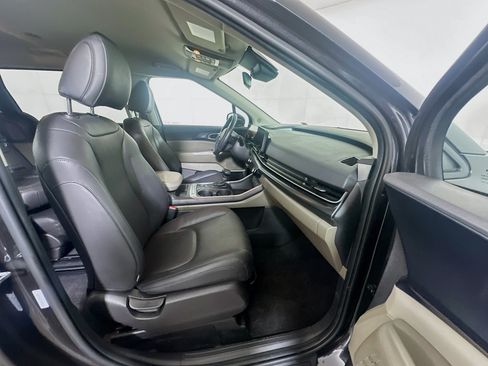 Used 2026 Kia Carnival FWD image 32