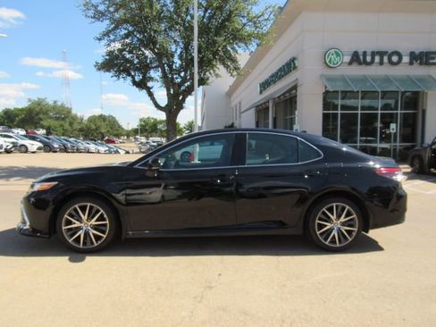 Used 2024 Toyota Camry XLE image 12