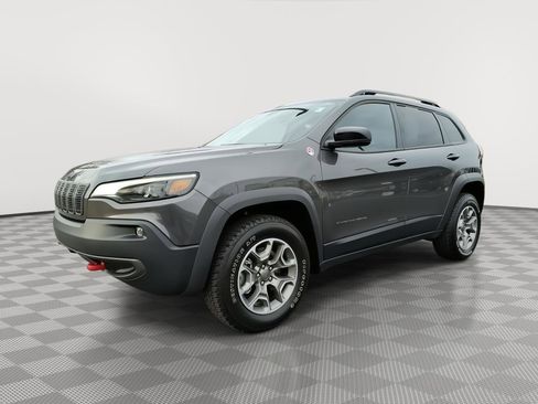 Used 2022 Jeep Cherokee Trailhawk image 3