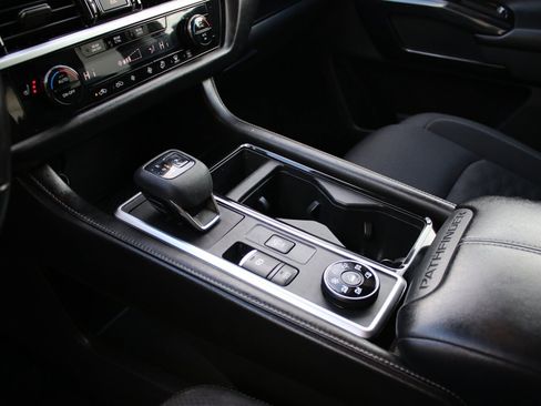 Used 2022 Nissan Pathfinder SV image 6