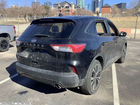 Used 2022 Ford Escape SE w/ SE Sport Appearance Package image 4