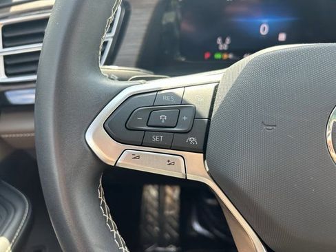 Used 2024 Volkswagen Atlas SEL AWD/4WD image 19