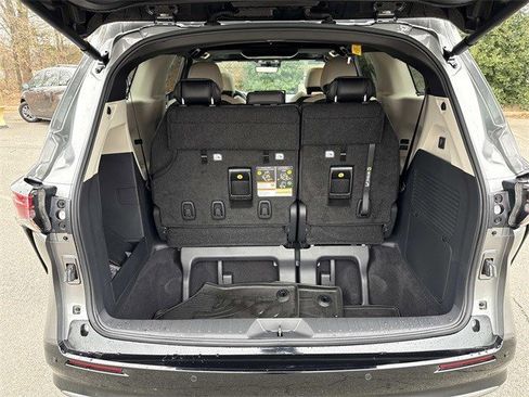 Used 2026 Toyota Sienna Platinum image 12