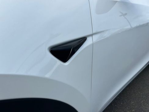 Used 2021 Tesla Model Y Long Range image 31