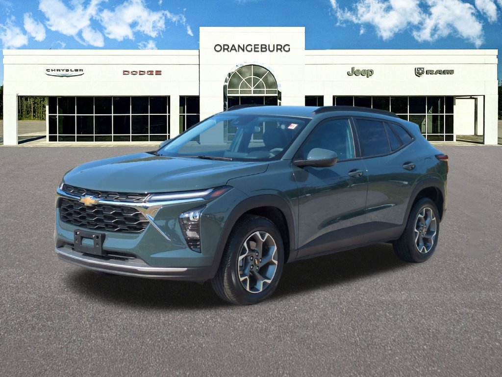 Used 2026 Chevrolet Trax LT FWD image 3