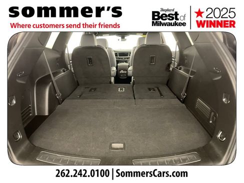 Used 2024 Buick Enclave Essence w/ Experience Buick Package AWD/4WD image 29