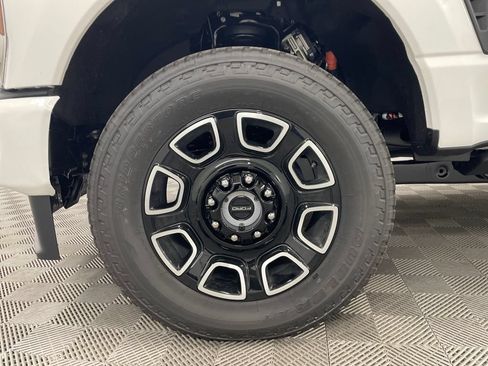 New 2026 Ford F350 Platinum w/ FX4 Off-Road Package AWD/4WD image 11