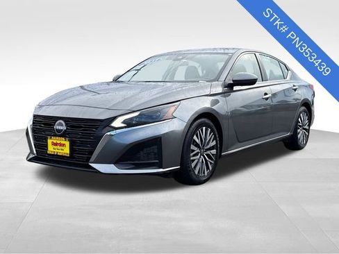Used 2023 Nissan Altima 2.5 SV image 3
