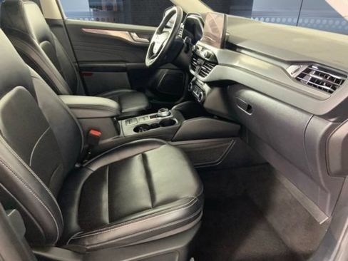 Used 2022 Ford Escape Titanium AWD/4WD image 17
