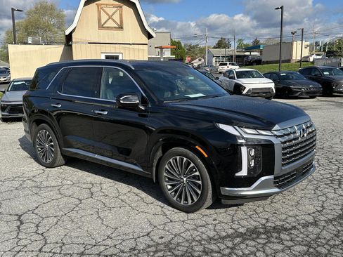 Used 2024 Hyundai Palisade Calligraphy image 2
