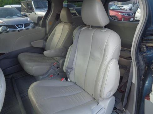 Used 2012 Toyota Sienna XLE image 20