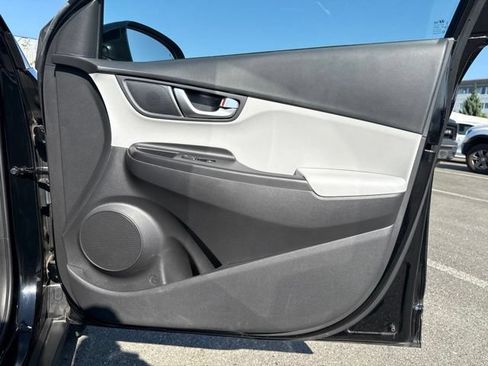 Used 2023 Hyundai Kona SE FWD image 11