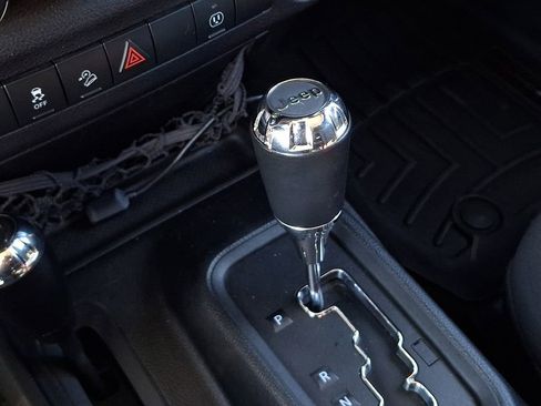 Used 2018 Jeep Wrangler Unlimited Sahara w/ Connectivity Group image 14